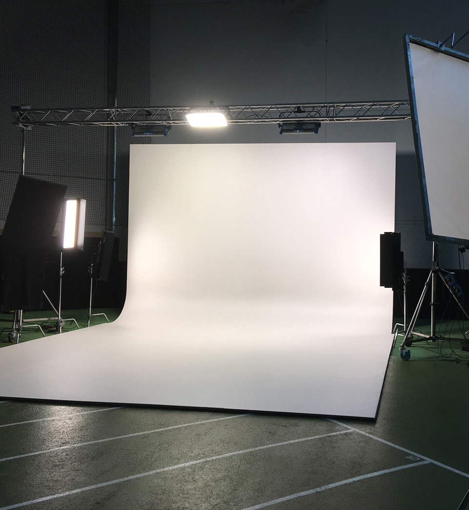 Fertige Rundkehle im Filmstudio – Kulissenbau Hollstein für professionelle Fotoaufnahmen