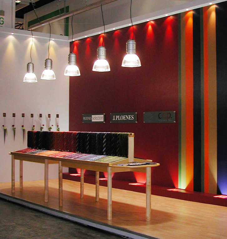 J. Plönes Messestand – Messebau Leistungen aus einer Hand: Design, Beleuchtung und Produktpräsentation